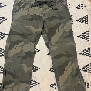 Abercrombie and Fitch women’s Camouflage Cargo Pants, mid calf